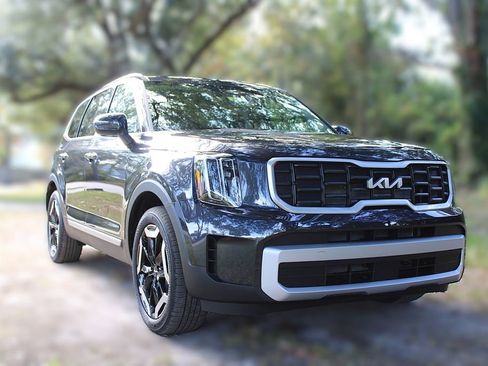 New 2025 Kia Telluride S image 3
