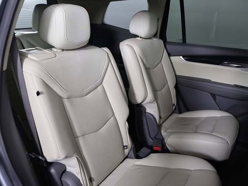 Used 2022 Cadillac XT6 Premium Luxury w/ Technology Package image 38