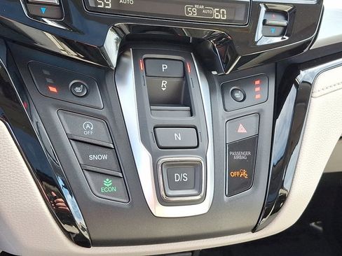 Certified 2025 Honda Odyssey Touring image 17