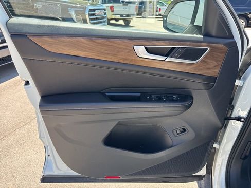 Used 2025 Volkswagen Atlas SE AWD/4WD image 10