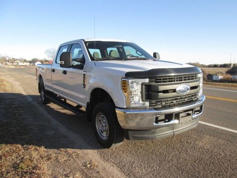 Used 2018 Ford F250 XL w/ Power Equipment Group AWD/4WD image 8