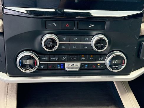 Used 2024 Ford Expedition Limited image 17