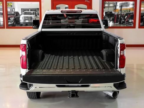 Used 2025 Chevrolet Silverado 2500 LT w/ Convenience Package AWD/4WD image 9