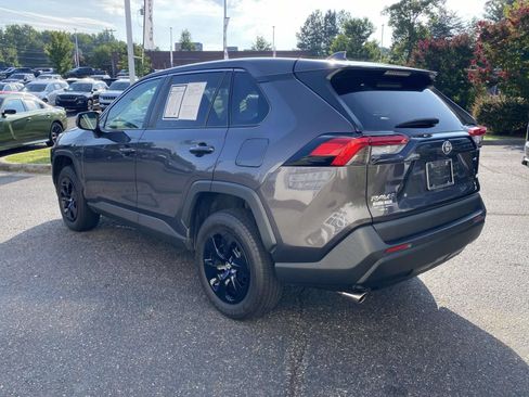 Used 2022 Toyota RAV4 LE FWD image 5