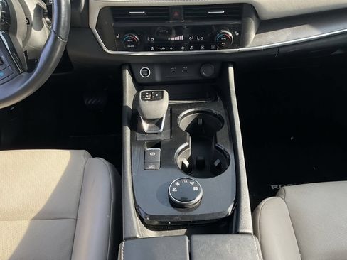 Used 2023 Nissan Rogue SV w/ SV Premium B Package AWD/4WD image 18
