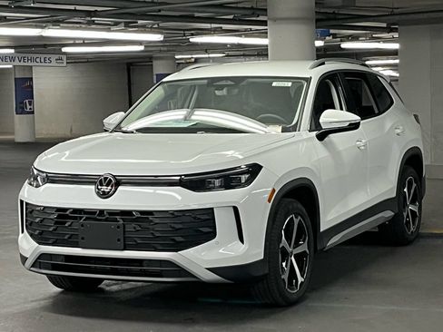 New 2026 Volkswagen Tiguan SE AWD/4WD image 3
