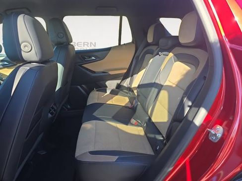 Used 2025 Chevrolet Equinox ACTIV w/ Safety and Technology Package FWD image 13