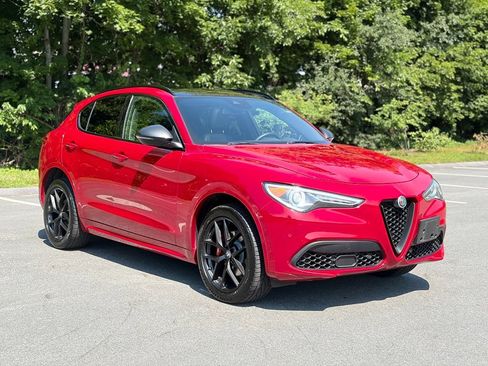 Used 2020 Alfa Romeo Stelvio Ti Sport w/ Quick Order Package 22S Sport AWD/4WD image 8