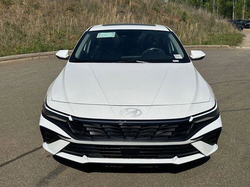 New 2025 Hyundai Elantra Limited image 8