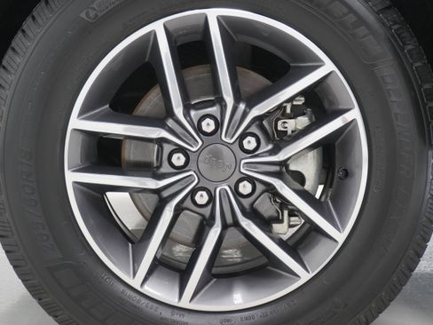 Used 2020 Jeep Grand Cherokee Limited w/ Luxury Group II image 28