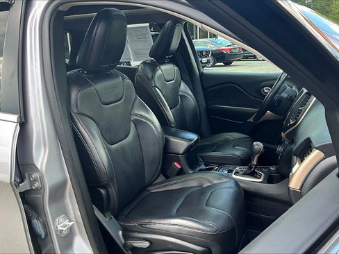 Used 2018 Jeep Cherokee Limited AWD/4WD image 7