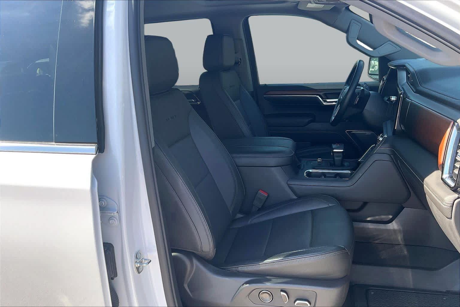 Used 2024 GMC Sierra 1500 Denali w/ Technology Package AWD/4WD image 9