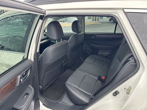 Used 2017 Subaru Outback 2.5i Limited image 11