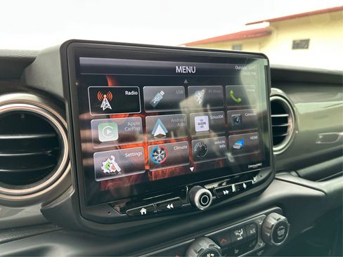 Used 2018 Jeep Wrangler Unlimited Sahara image 26