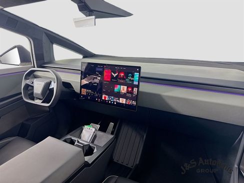 Used 2024 Tesla Cybertruck AWD Crew Cab image 30