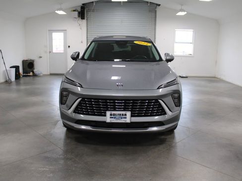 Used 2024 Buick Envision Avenir image 3