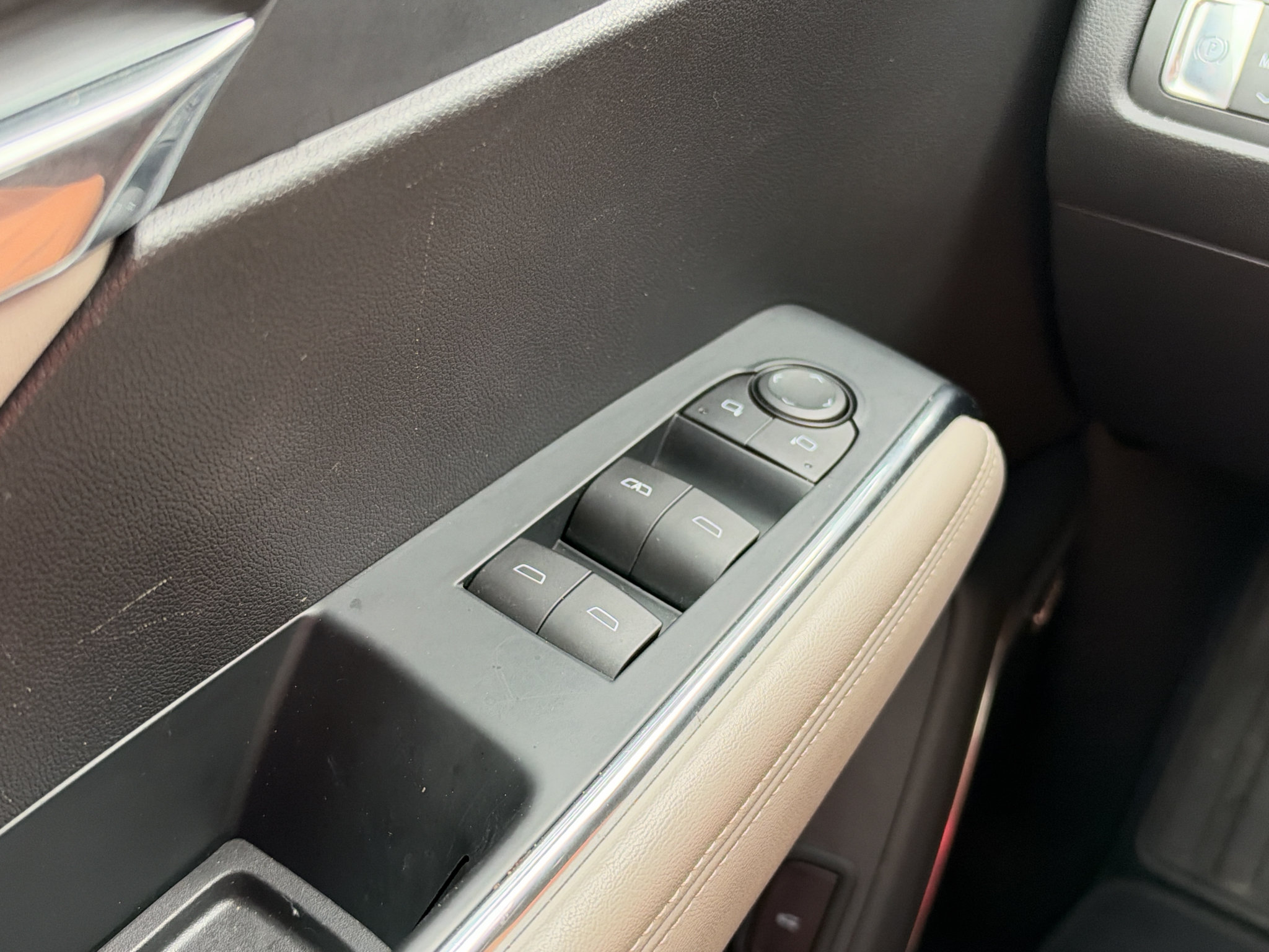 Used 2026 GMC Acadia Elevation w/ Elevation Premium Package FWD image 28
