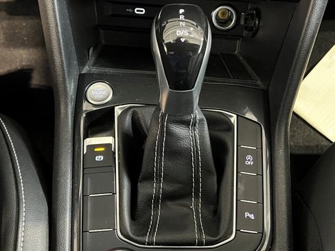 Used 2023 Volkswagen Tiguan SE R-Line image 32