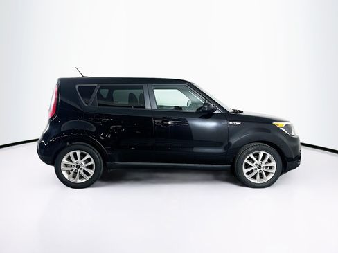Used 2017 Kia Soul + FWD image 10