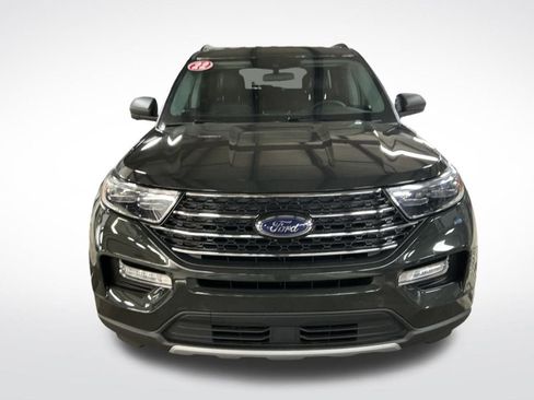 Used 2022 Ford Explorer XLT w/ Equipment Group 202A image 9