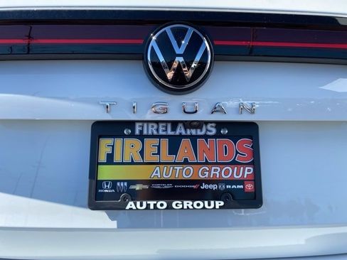 New 2025 Volkswagen Tiguan SE image 15