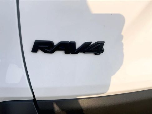Used 2025 Toyota RAV4 XLE FWD image 30