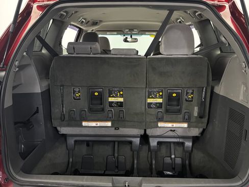 Used 2015 Toyota Sienna LE FWD image 32