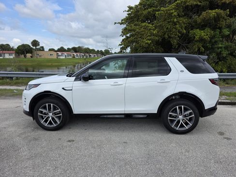 Used 2026 Land Rover Discovery Sport Landmark AWD/4WD image 7