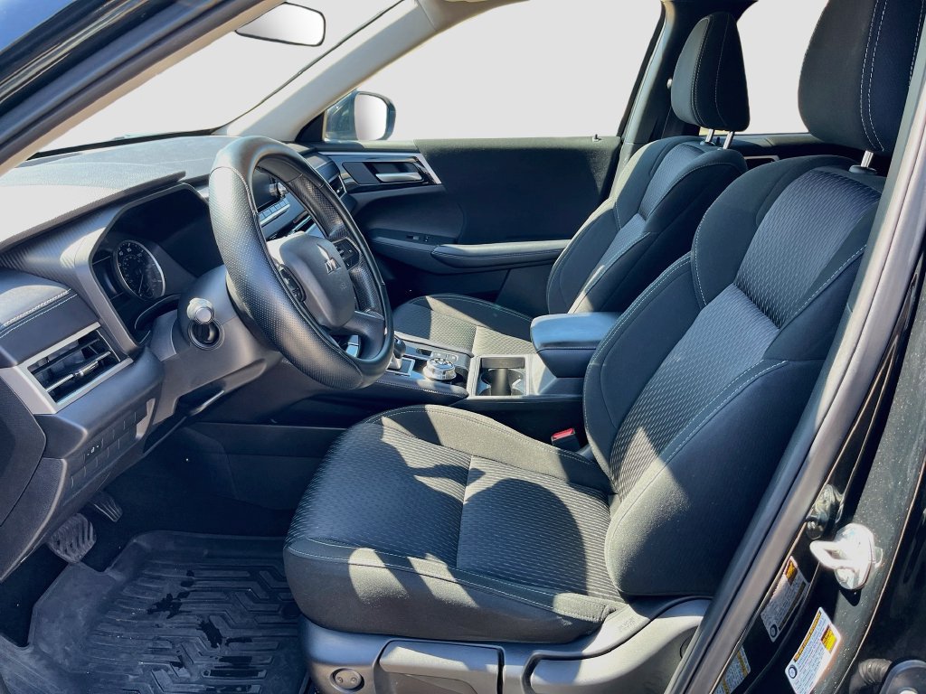 Used 2024 Mitsubishi Outlander ES AWD/4WD image 20