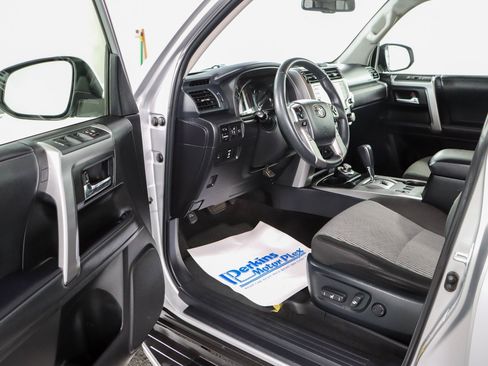 Used 2021 Toyota 4Runner SR5 AWD/4WD image 3