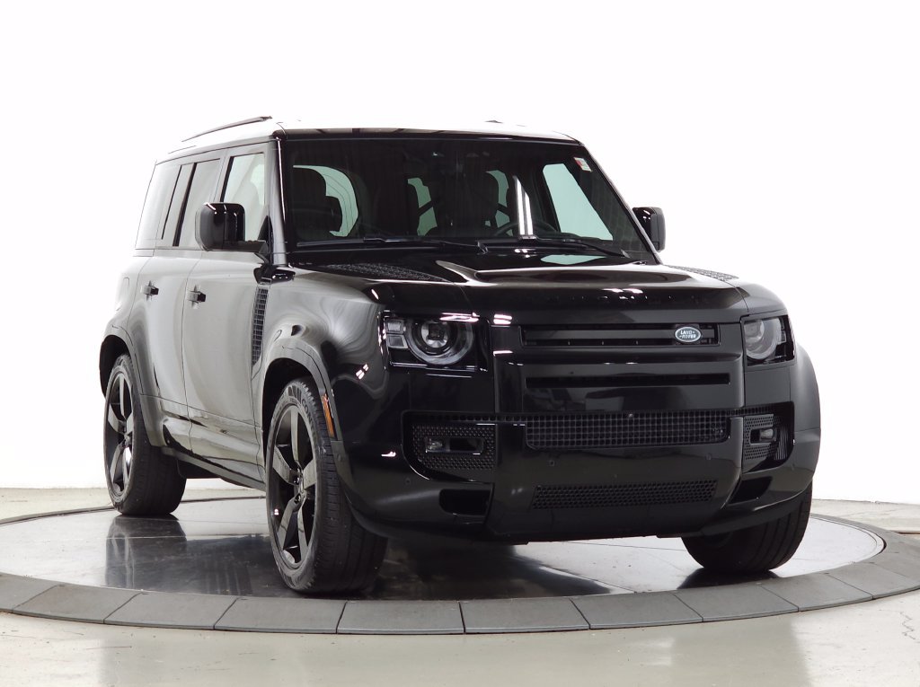 Used 2025 Land Rover Defender 110 X-Dynamic SE AWD/4WD image 9