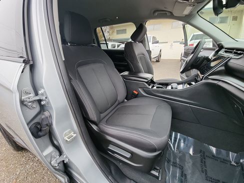 Certified 2023 Jeep Grand Cherokee L Laredo image 25