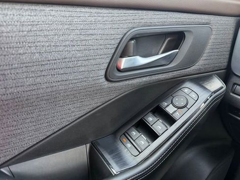 Certified 2023 Nissan Rogue SV image 26