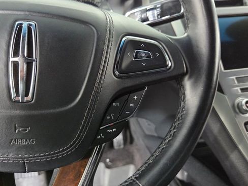 Used 2017 Lincoln MKZ Select image 17