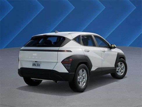Certified 2025 Hyundai Kona SE image 5