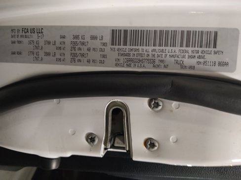 Used 2017 RAM 1500 Classic SLT image 33