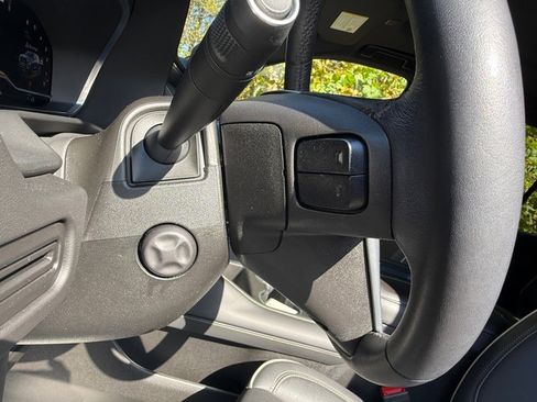 Used 2022 GMC Yukon SLT w/ SLT Premium Package image 14