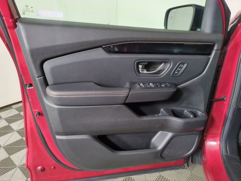 Certified 2024 Honda Pilot TrailSport image 14