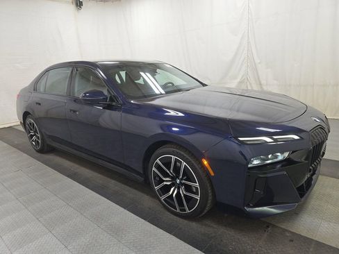 Used 2023 BMW 760i xDrive w/ Luxury Rear Seating Package AWD/4WD image 5