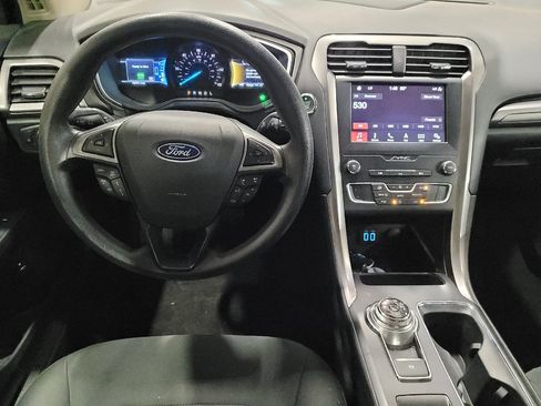 Used 2019 Ford Fusion SE FWD image 22