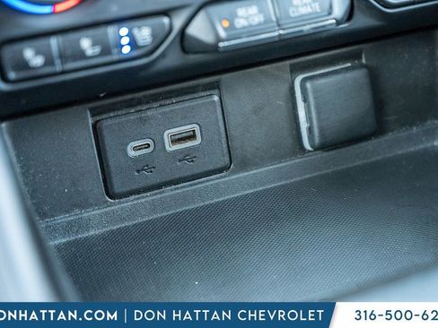 Used 2023 Chevrolet Suburban Premier image 12