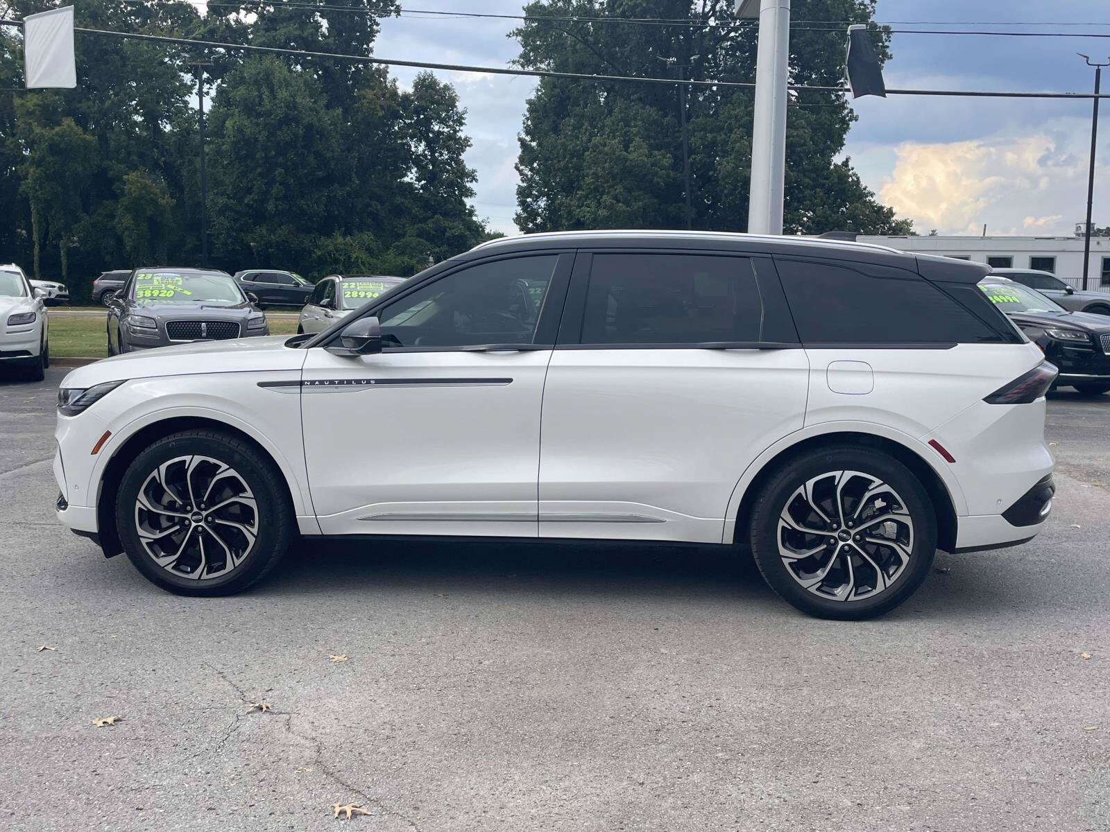 Certified 2024 Lincoln Nautilus Reserve w/ Equipment Group 202A AWD/4WD image 6