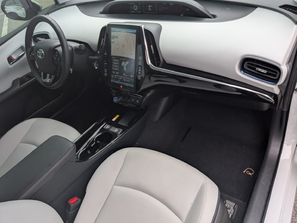 Used 2022 Toyota Prius Limited w/ Premium Convenience Package FWD image 29
