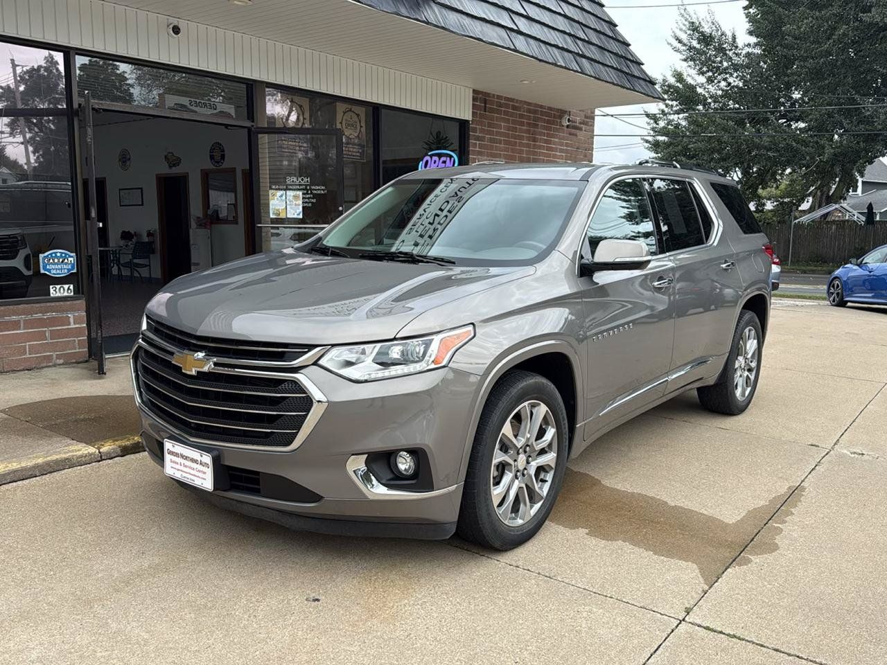 Used 2019 Chevrolet Traverse Premier FWD image 2