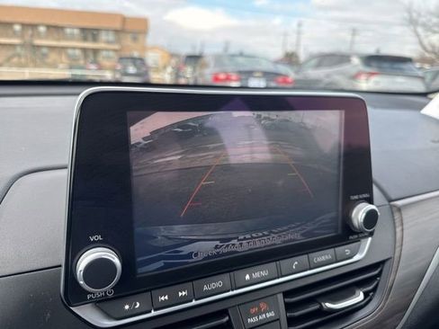 Used 2025 Nissan Altima 2.5 SV image 11