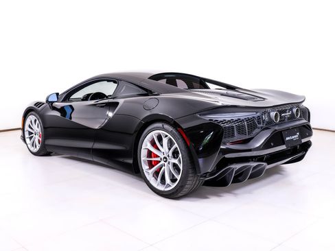 Used 2024 McLaren Artura RWD image 3