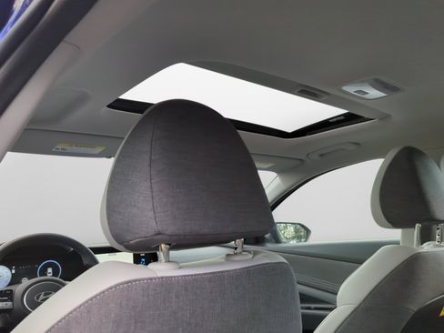 Certified 2025 Hyundai Elantra Limited FWD image 15