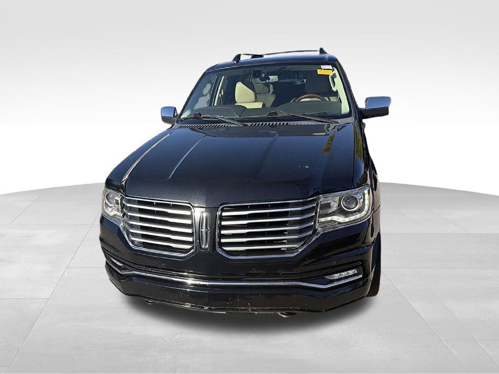 Used 2017 Lincoln Navigator Reserve AWD/4WD image 2