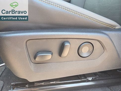 Used 2025 Chevrolet Colorado ZR2 w/ Technology Package AWD/4WD image 12