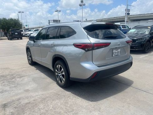 Used 2021 Toyota Highlander XLE FWD image 5